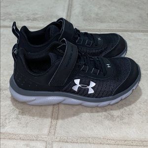 Boys Under Armour shoes